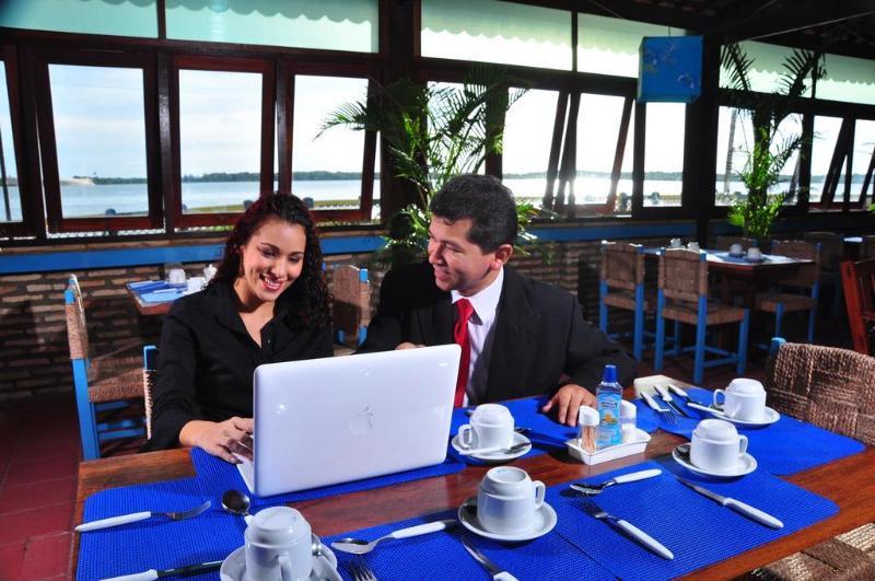 Ilha Praia Hotel Камосим Екстериор снимка